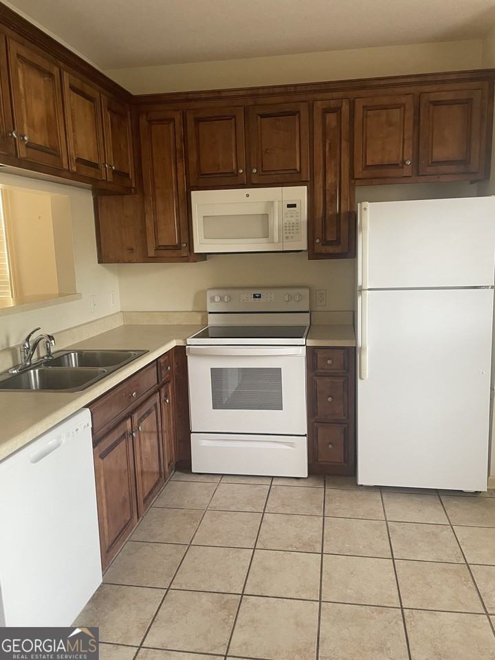 1114 Southbend Dr - Photo 3 of 13