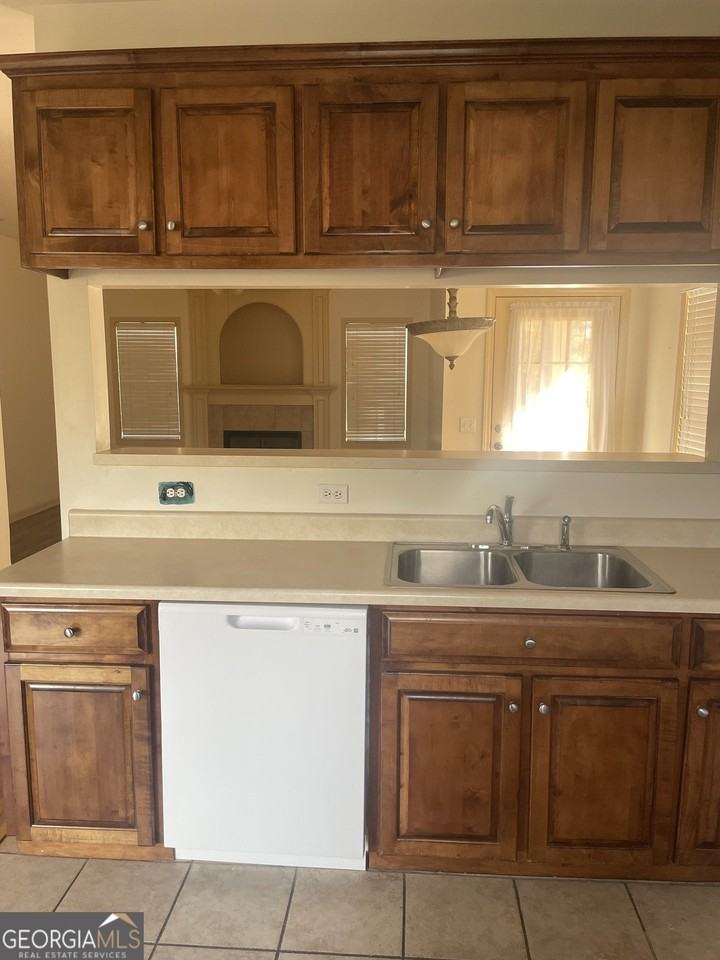 1114 Southbend Dr - Photo 4 of 13