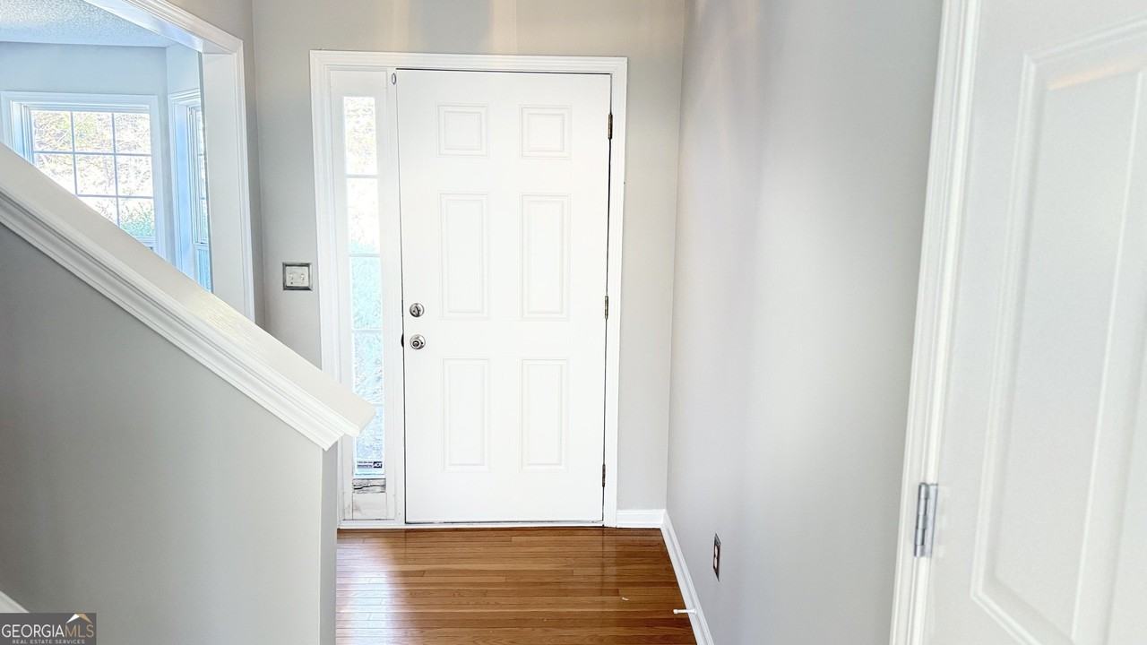 273 Bainbridge Cir - Photo 3 of 22