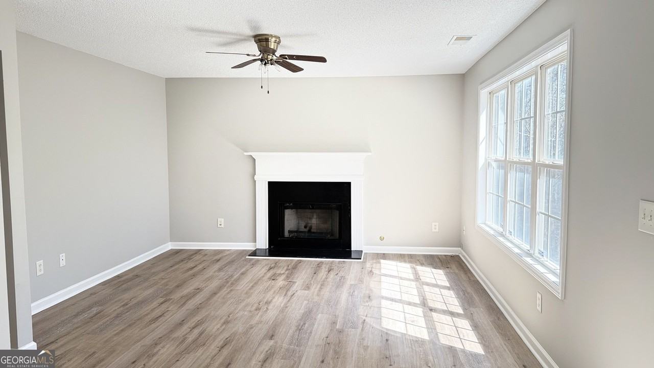 273 Bainbridge Cir - Photo 4 of 22