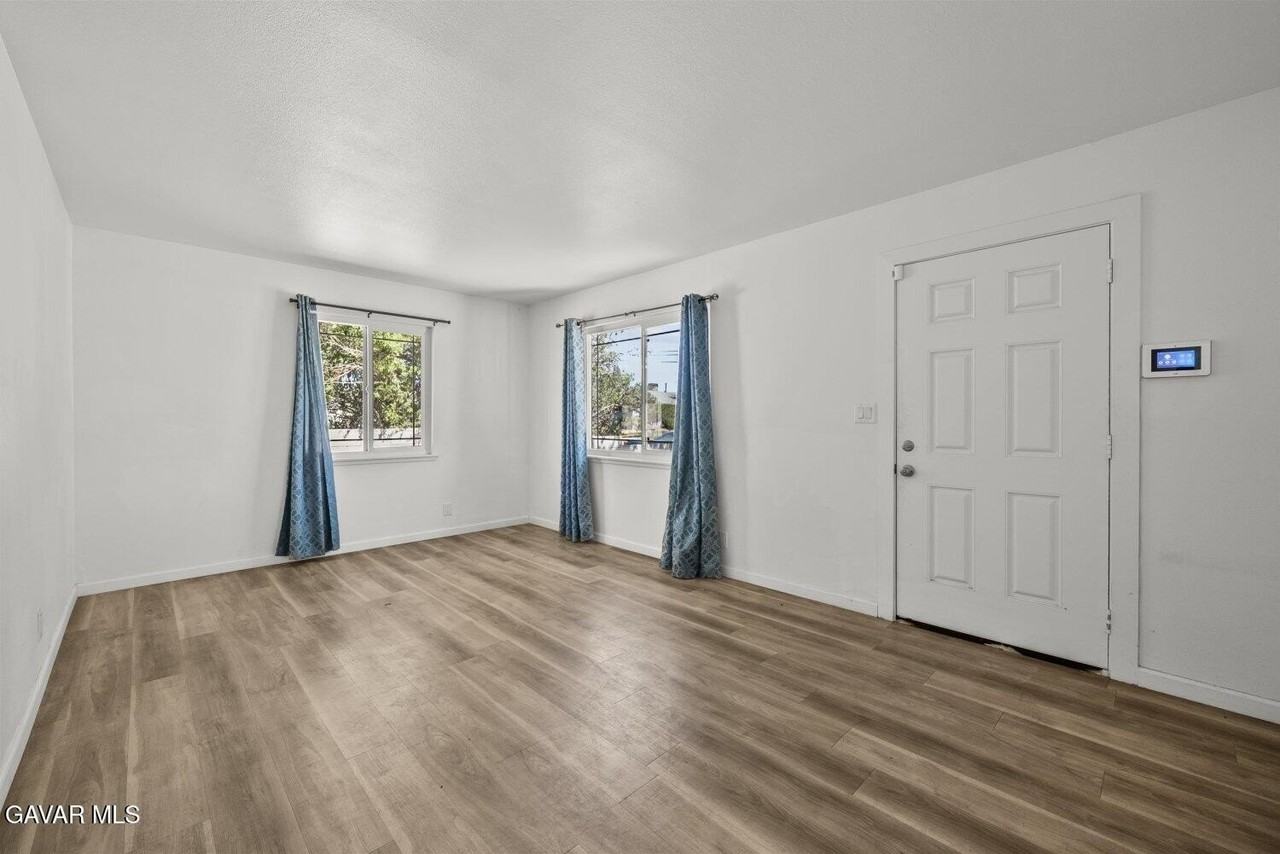 1135 W Pillsbury St - Photo 5 of 22