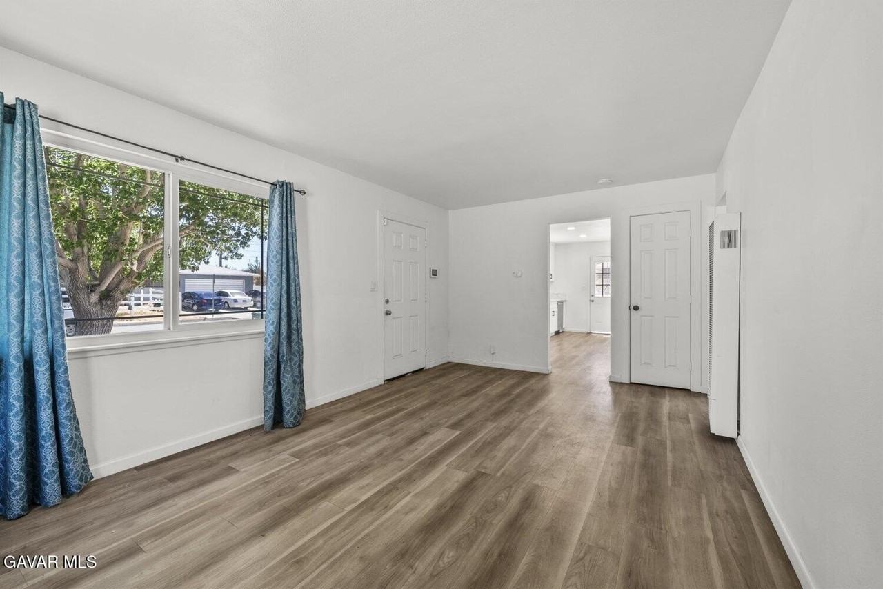 1135 W Pillsbury St - Photo 6 of 22