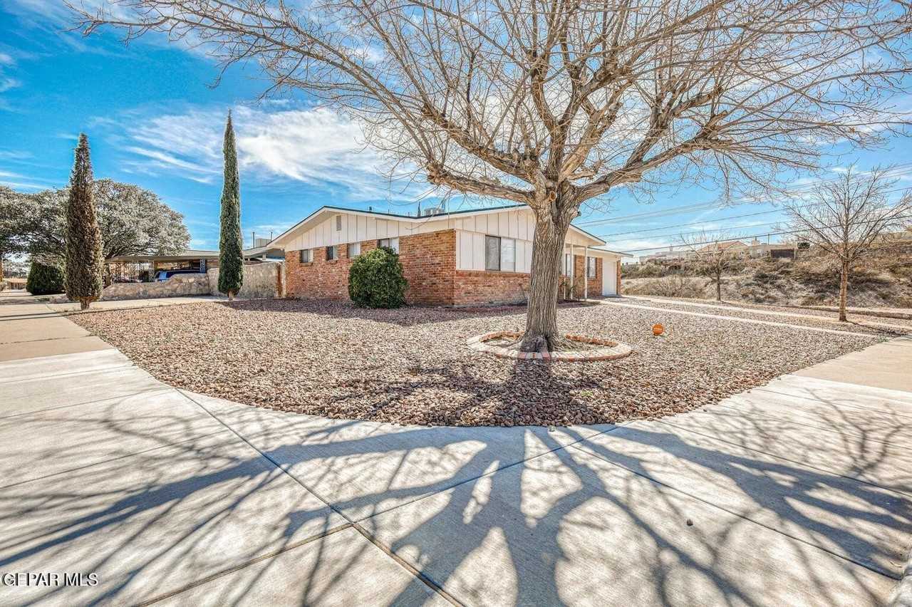 524 S Balboa Rd - Photo 2 of 50