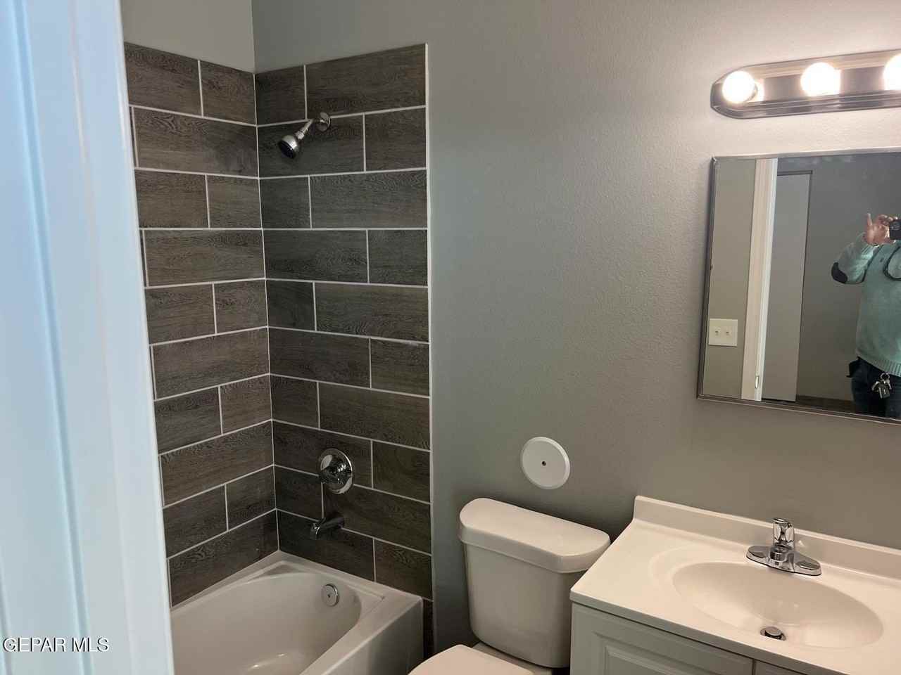 13380 Soleen Rd Unit 1 #1 - Photo 6 of 11