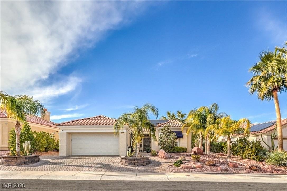 2701 Spalding Dr - Photo 3 of 29