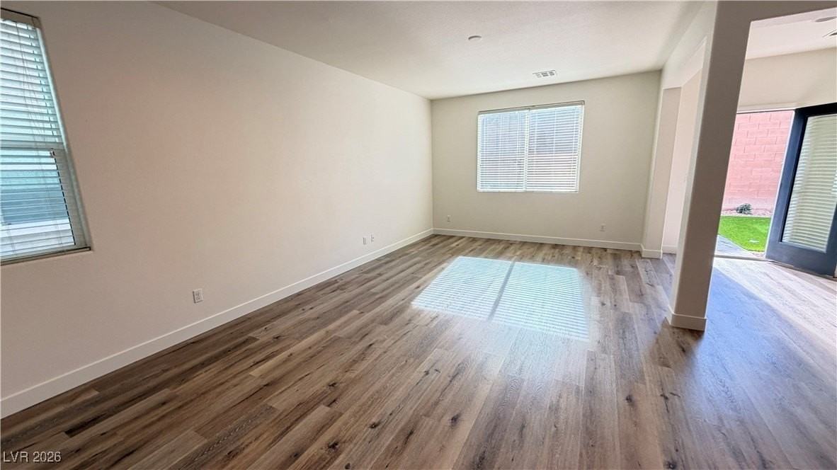 7375 Benlomond Ave - Photo 4 of 30