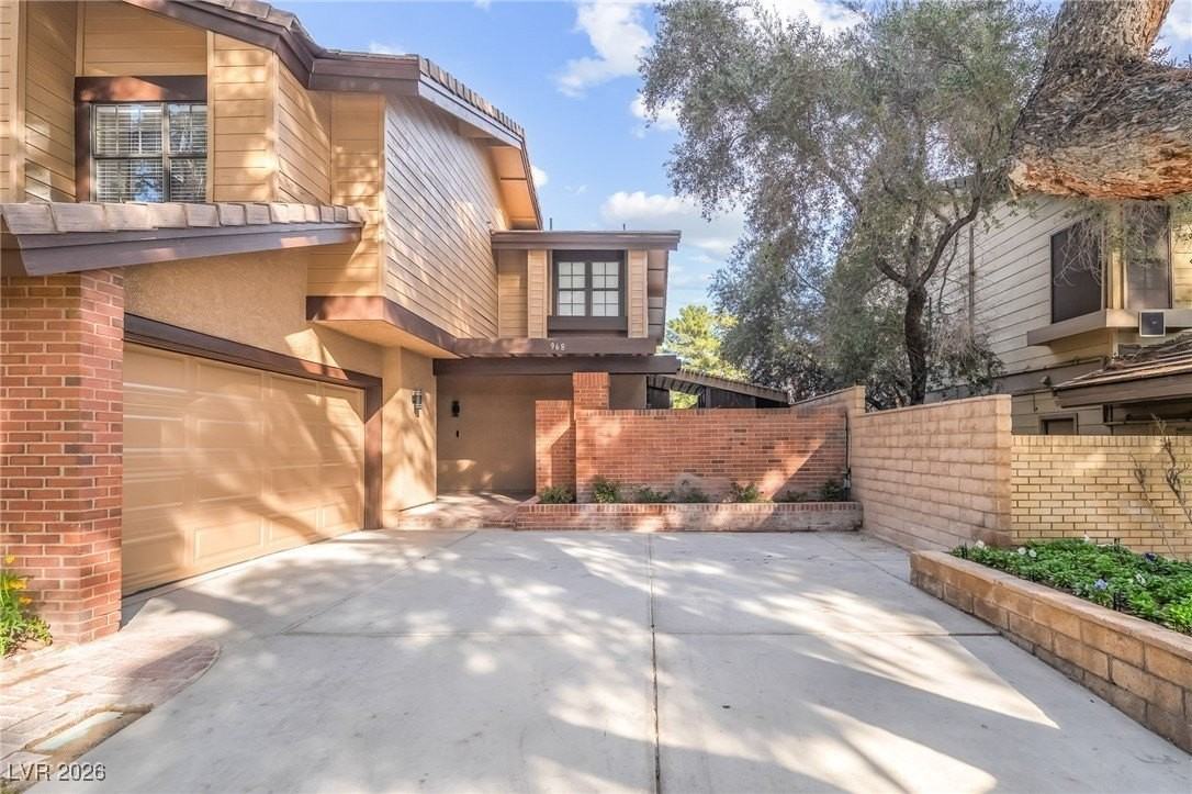 968 Pinehurst Dr - Photo 3 of 50