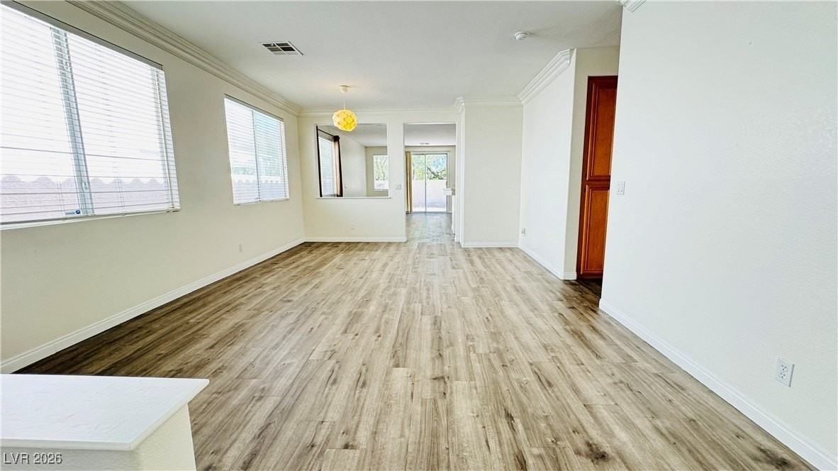 2278 Surrey Meadows Ave - Photo 4 of 34