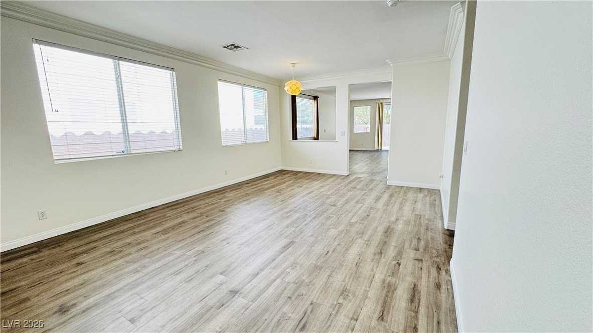 2278 Surrey Meadows Ave - Photo 5 of 34