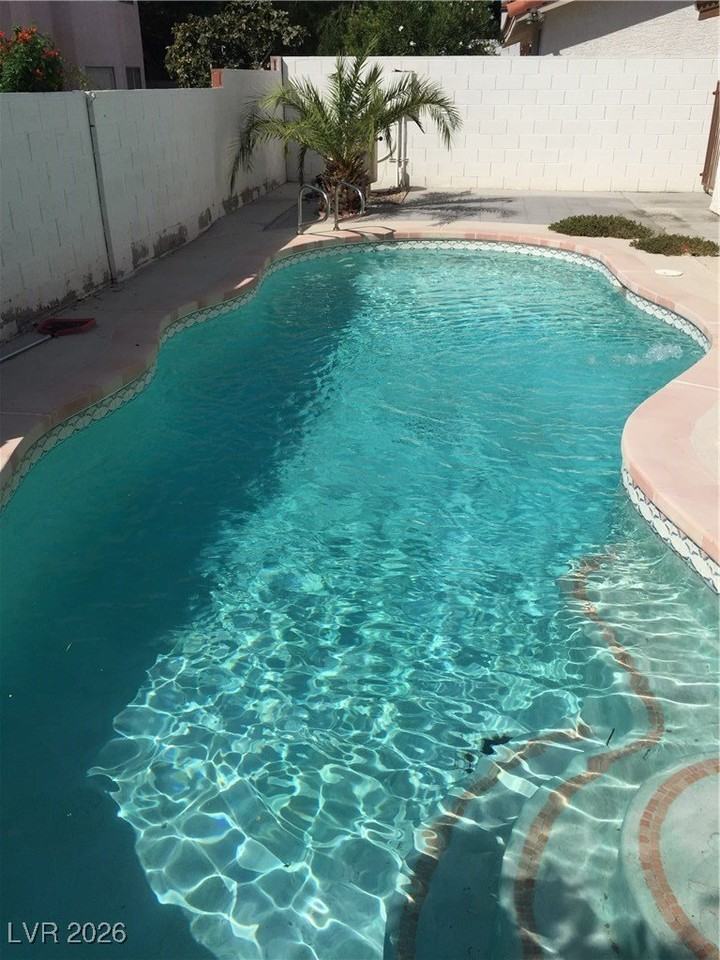 8649 Trafalgar Dr - Photo 4 of 33