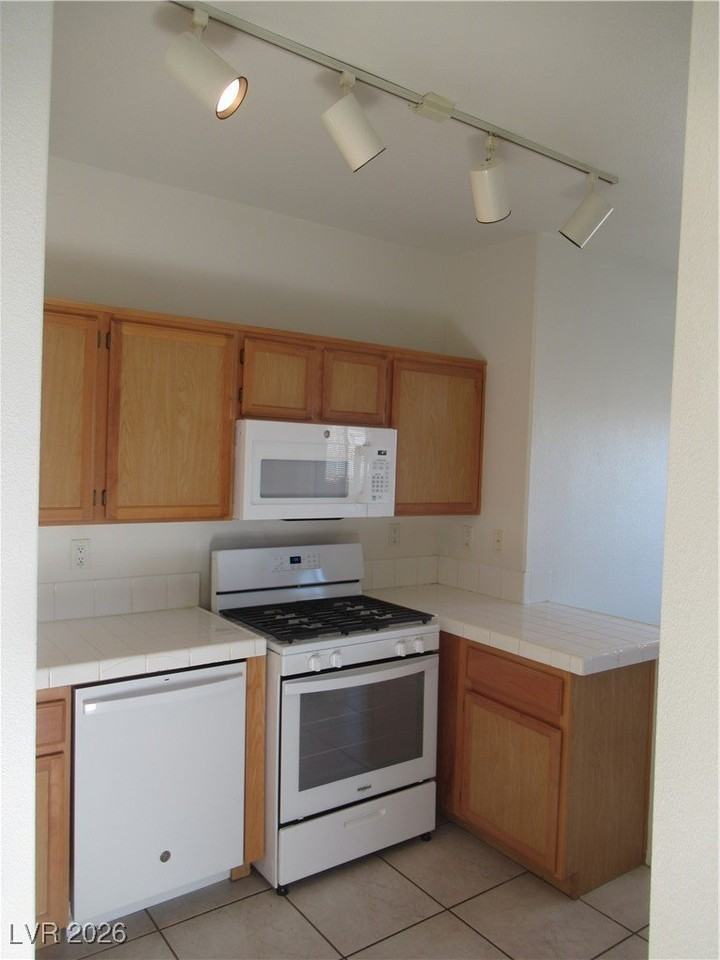 1050 E Cactus Ave #1028 - Photo 4 of 41