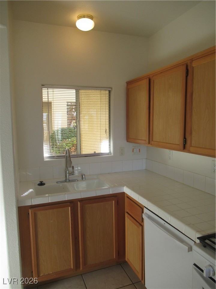 1050 E Cactus Ave #1028 - Photo 5 of 41