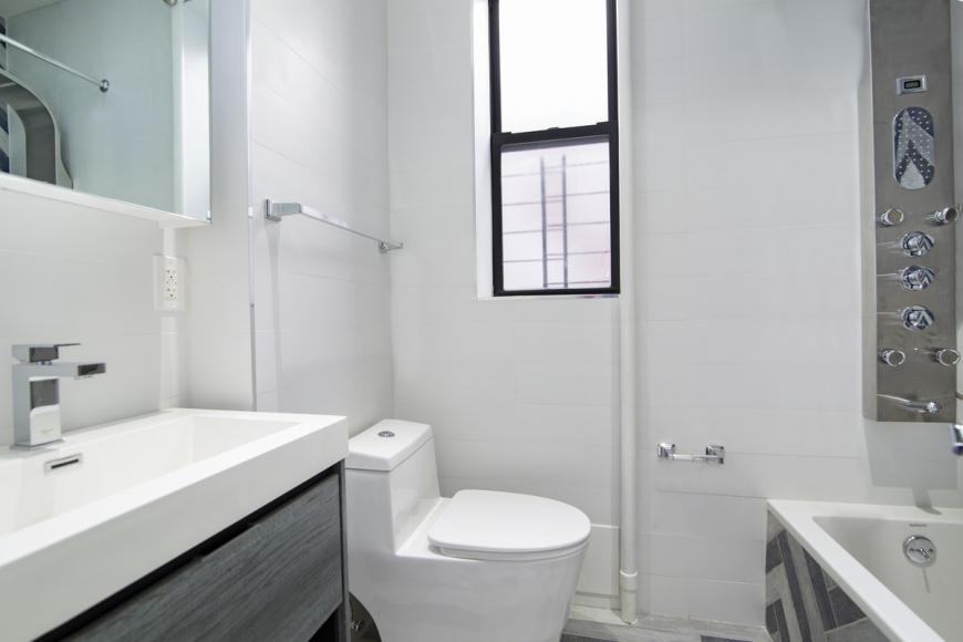 1975 Adam C Powell Blvd - Photo 5 of 5