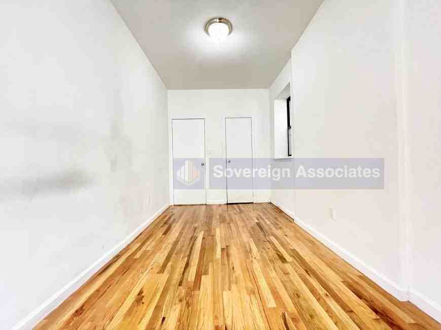 113 W 113th St - Photo 4 of 9