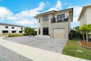 featured image of 320 Nw 13th Ct #320