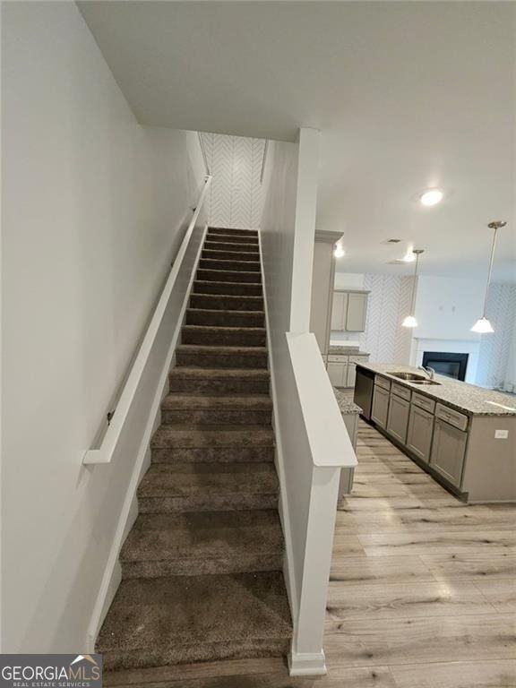 7490 Knoll Hollow Rd - Photo 6 of 10