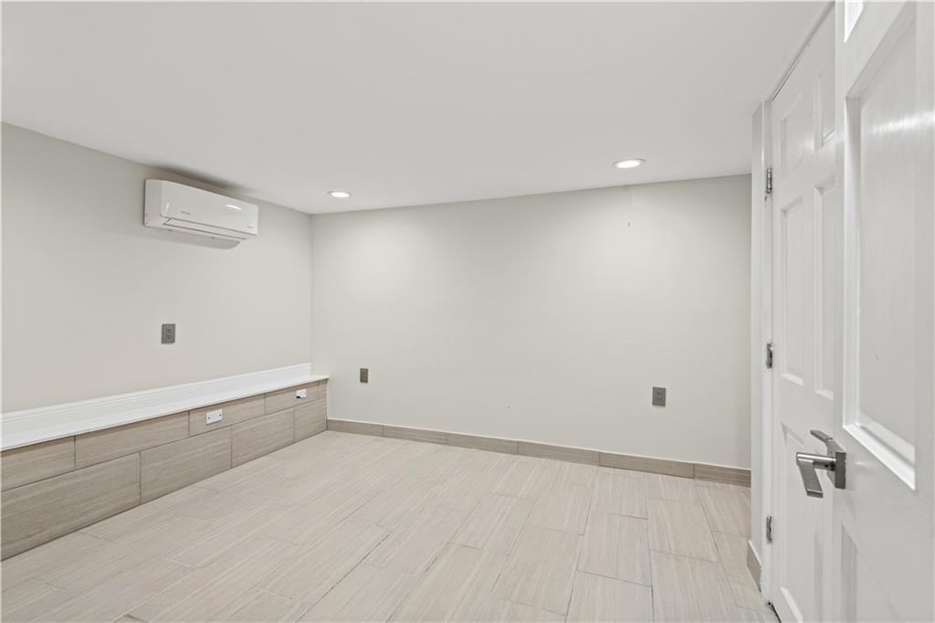 2429 Octavia St - Photo 6 of 17