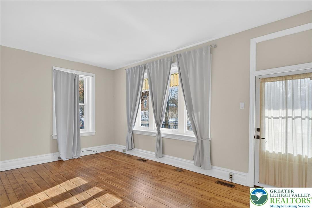 3591 Station Ave - Photo 7 of 24