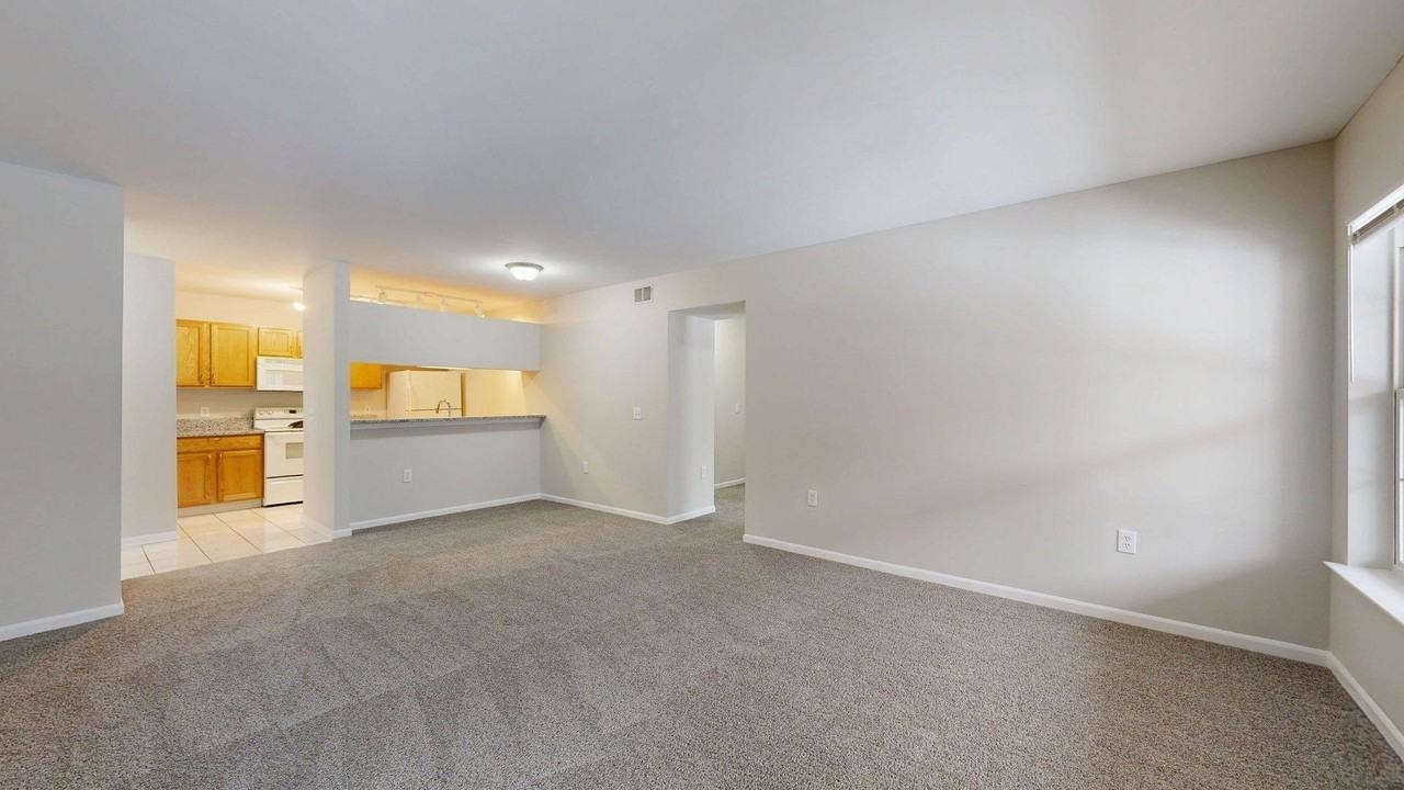 2740 S Knightsbridge Cir - Photo 2 of 22