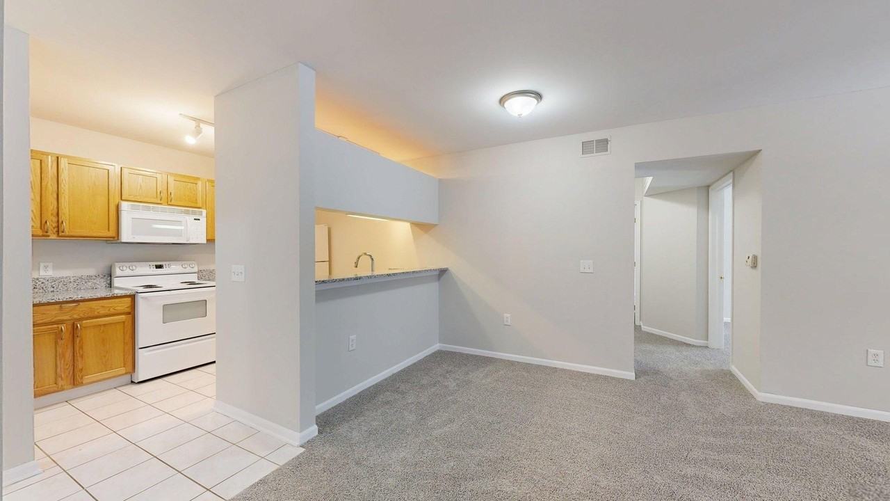 2740 S Knightsbridge Cir - Photo 3 of 22