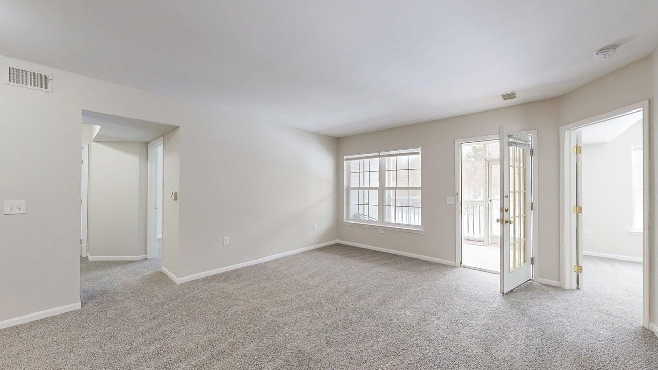 2740 S Knightsbridge Cir - Photo 4 of 22