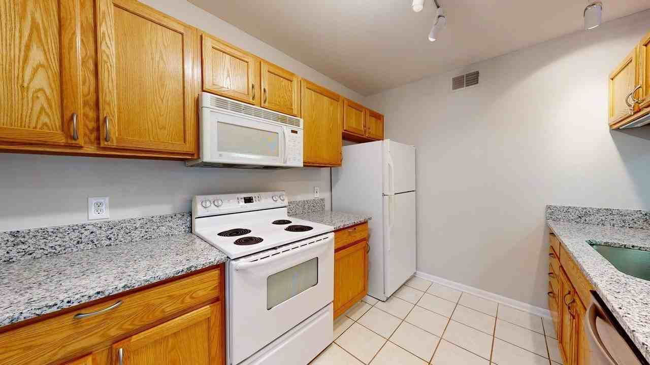 2740 S Knightsbridge Cir - Photo 5 of 22