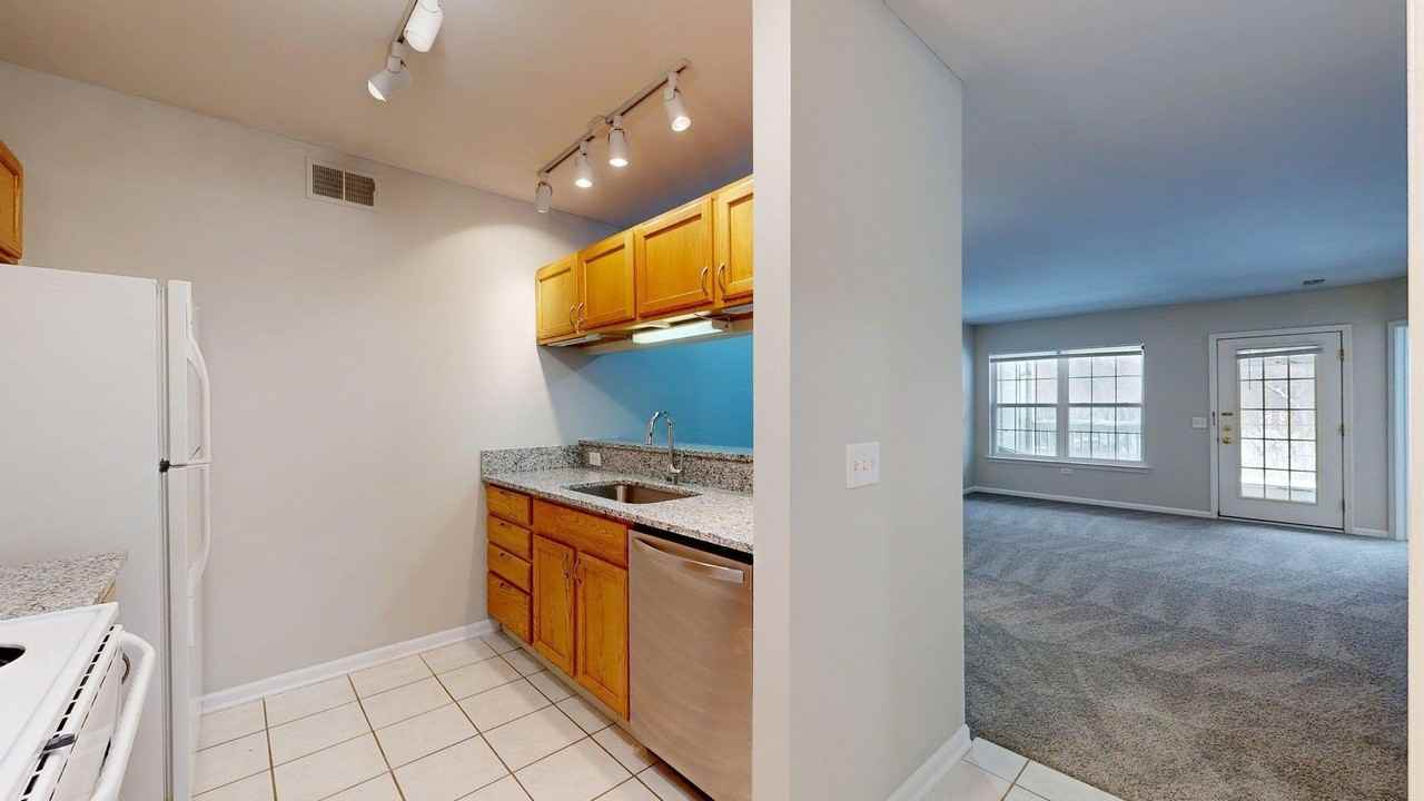 2740 S Knightsbridge Cir - Photo 6 of 22