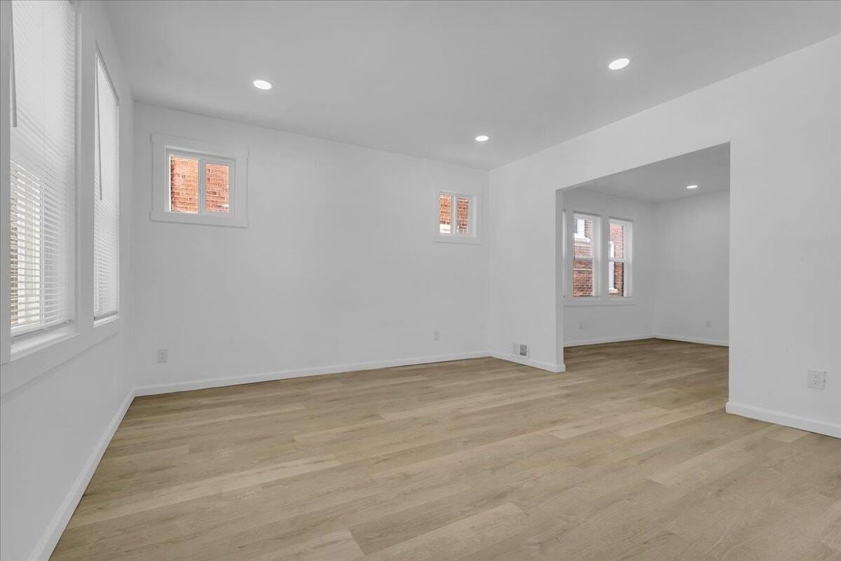 2725 Leslie St - Photo 2 of 25