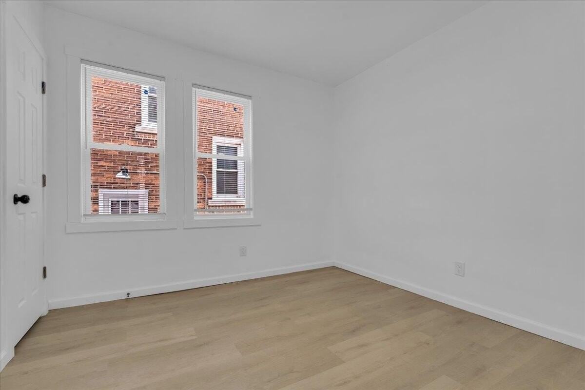 2725 Leslie St - Photo 7 of 25