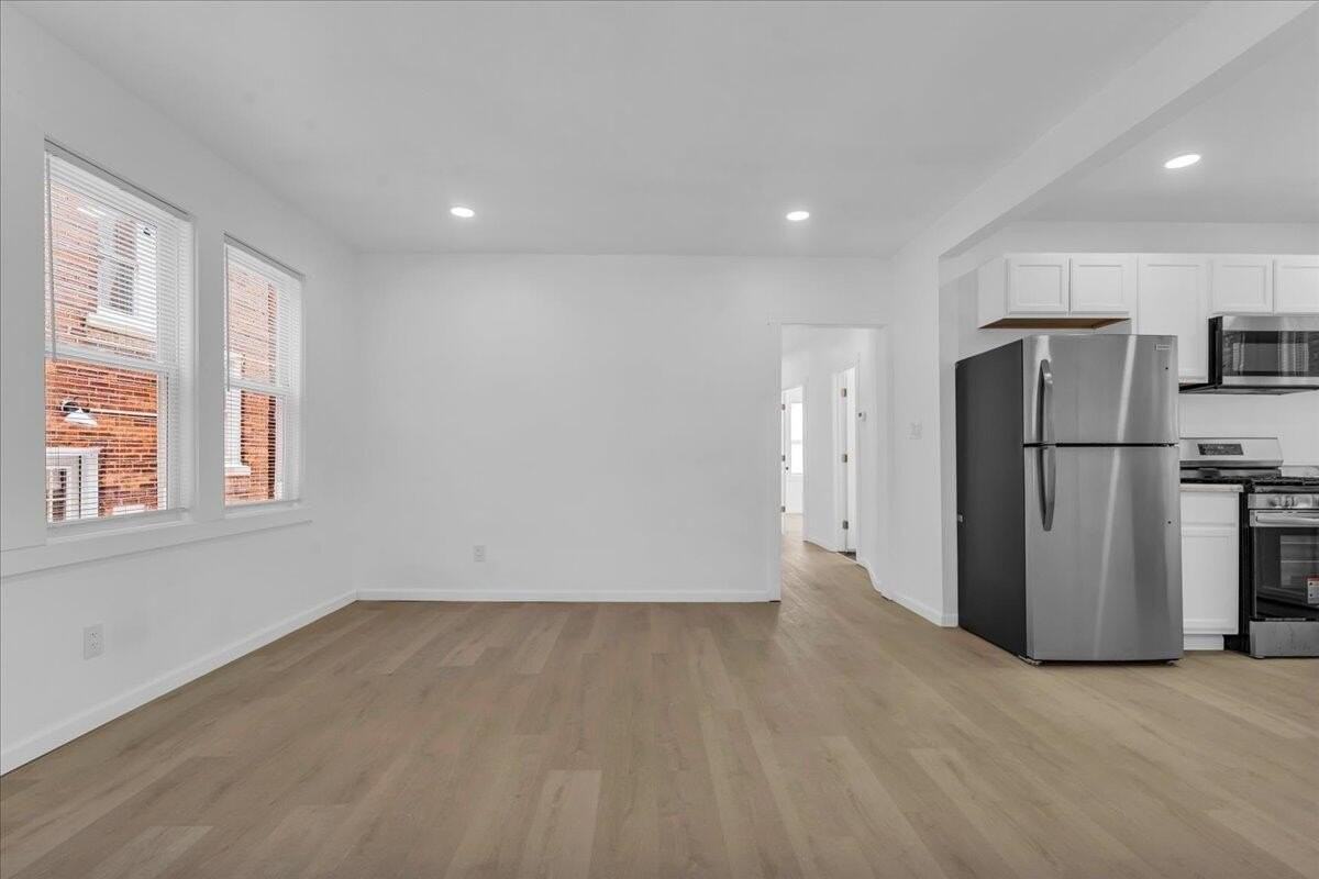 2525 Leslie St - Photo 7 of 26