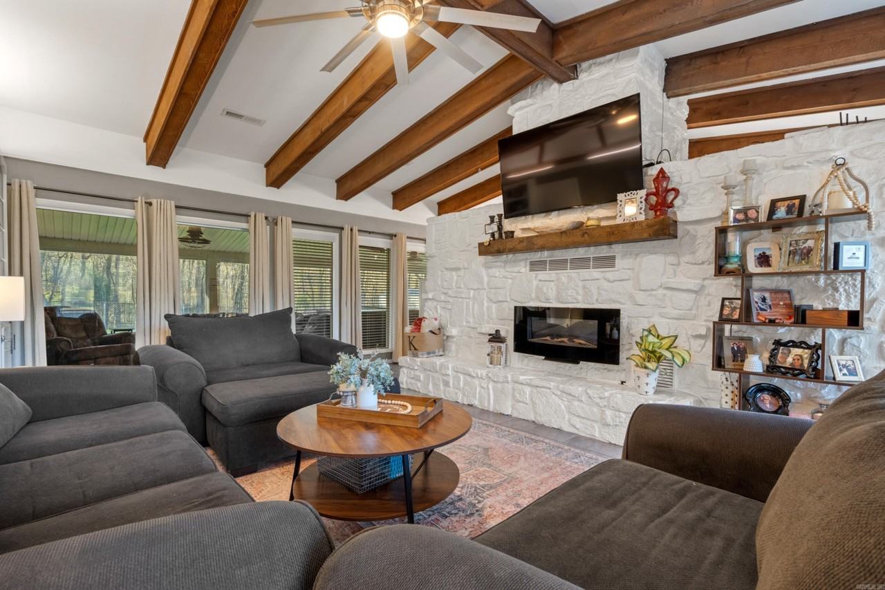 158 Arlington Dr - Photo 3 of 24