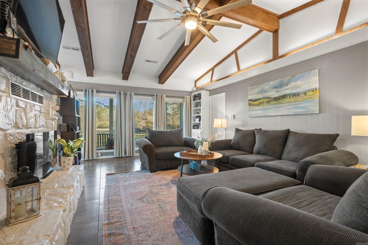 158 Arlington Dr - Photo 5 of 24