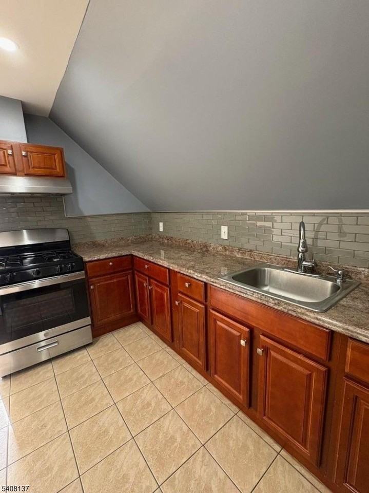 121 Rutgers St #3 - Photo 3 of 10