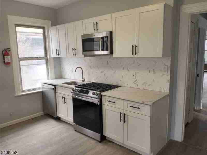 32 Vreeland Ave - Photo 3 of 11