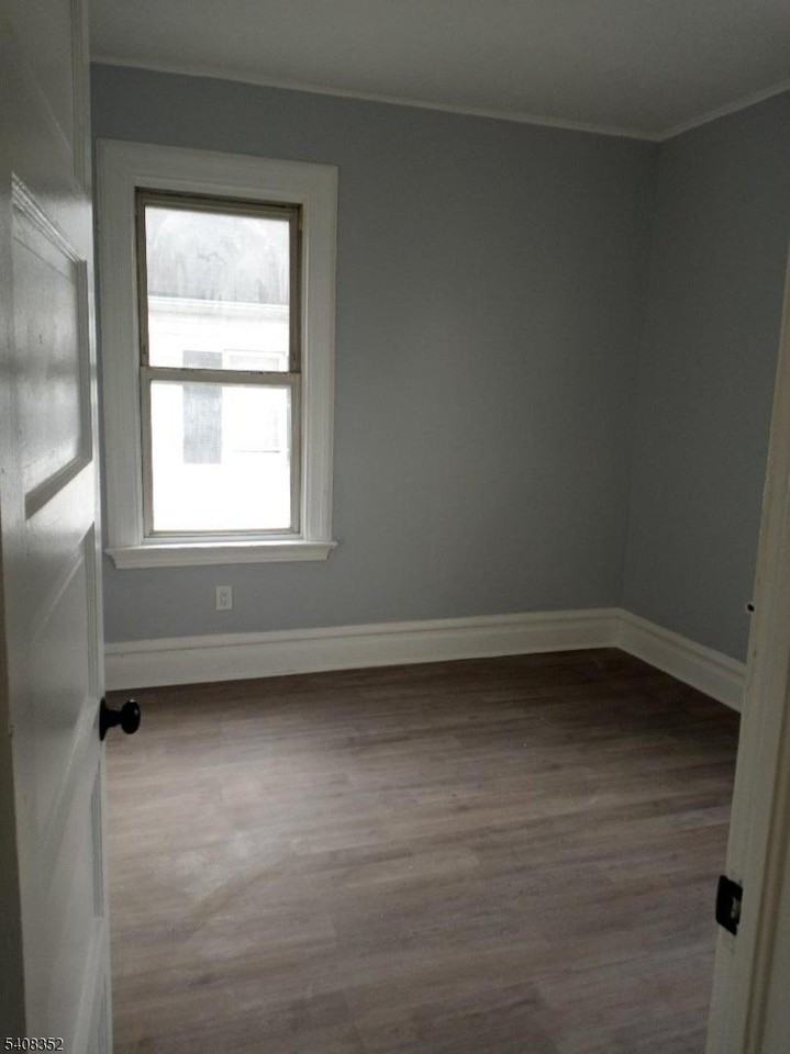 32 Vreeland Ave - Photo 5 of 11