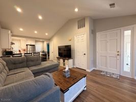 featured image of 8 Troon Ter