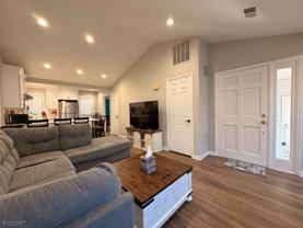 8 Troon Ter - Photo 1 of 1