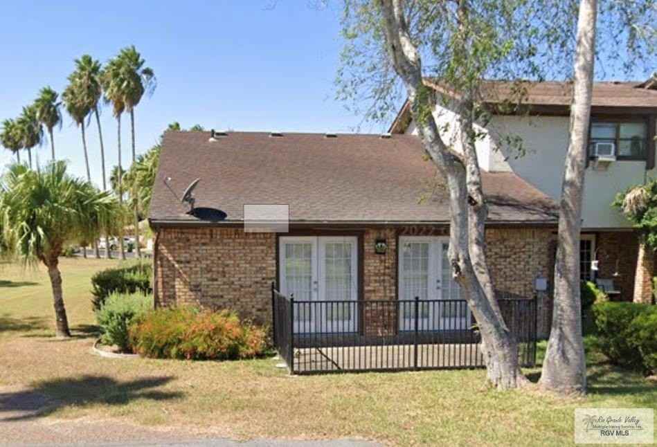 110 Santa Ana Ave - Photo 2 of 10