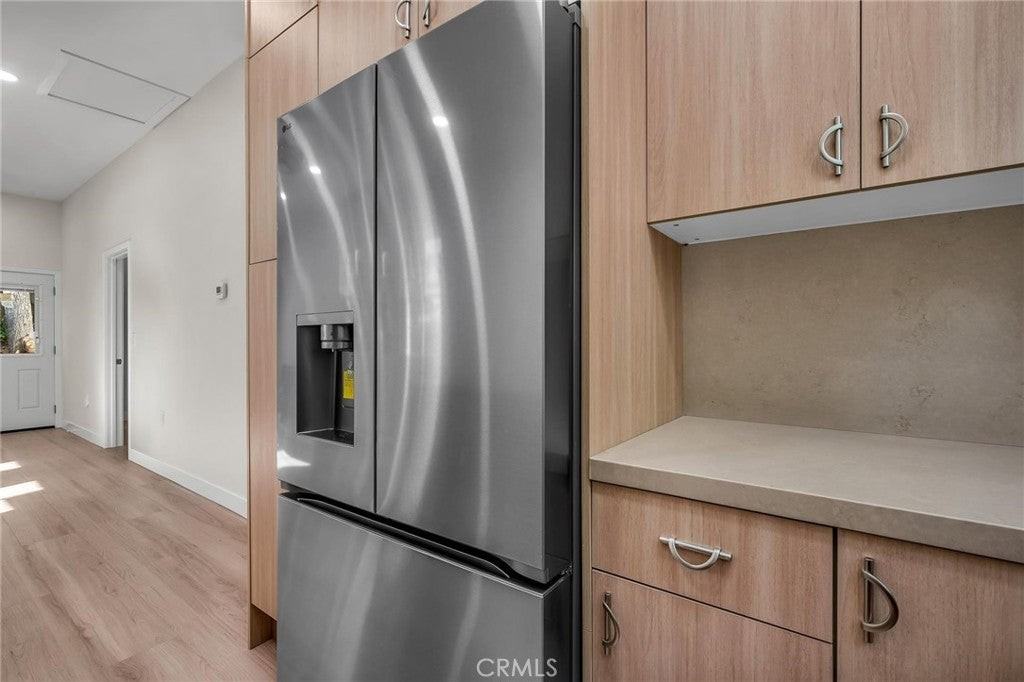 8503 Louise Ave - Photo 4 of 15