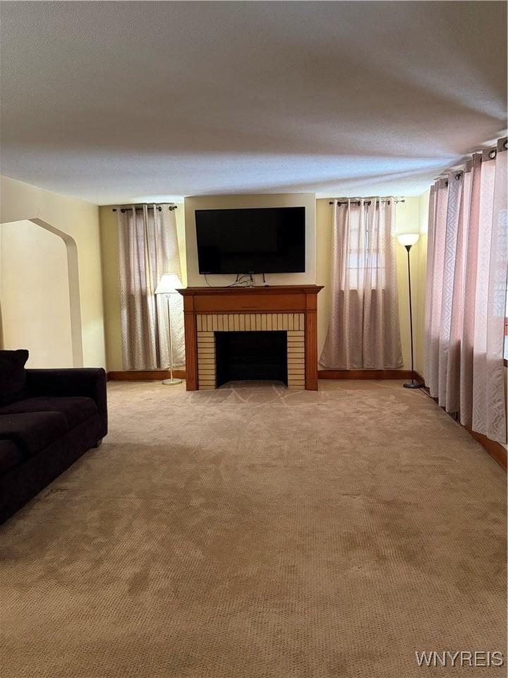 624 16th St - Photo 4 of 11