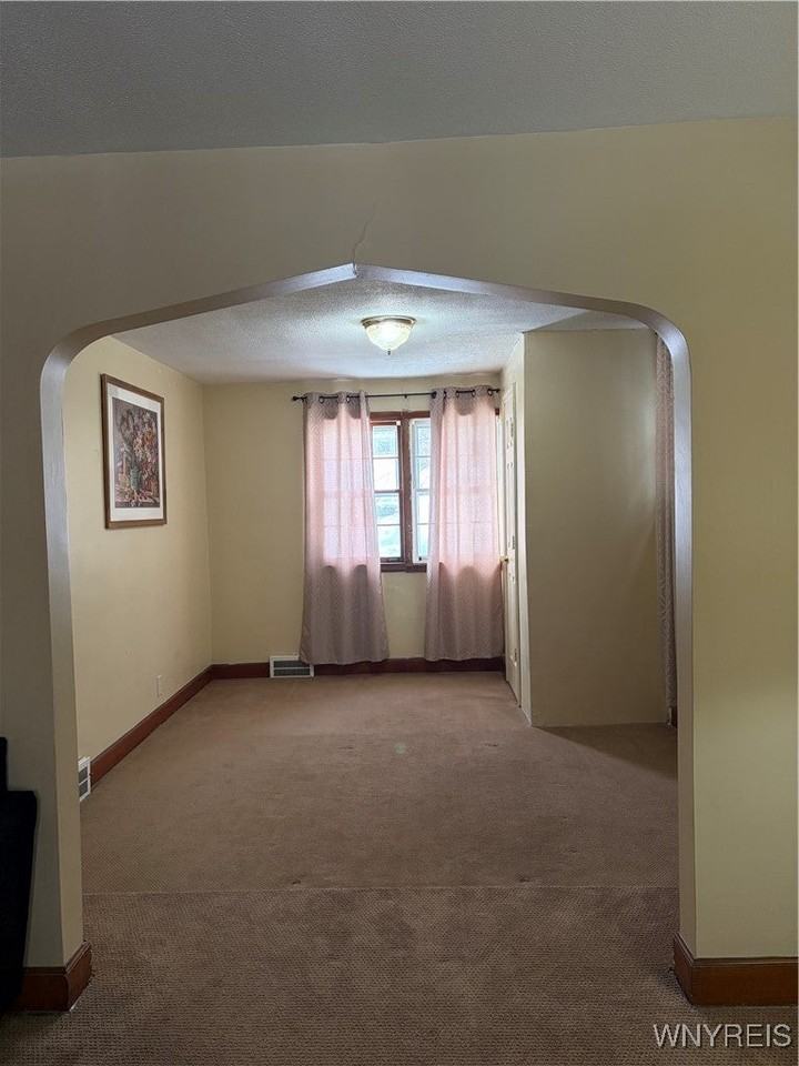 624 16th St - Photo 5 of 11