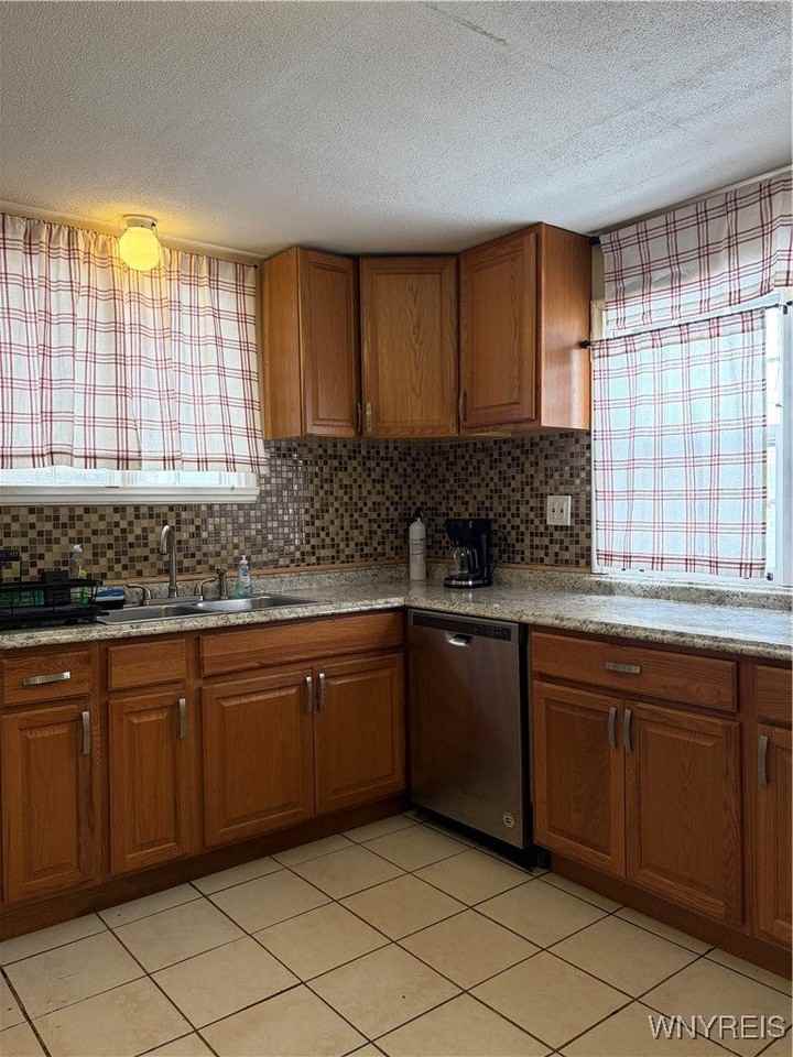 624 16th St - Photo 6 of 11