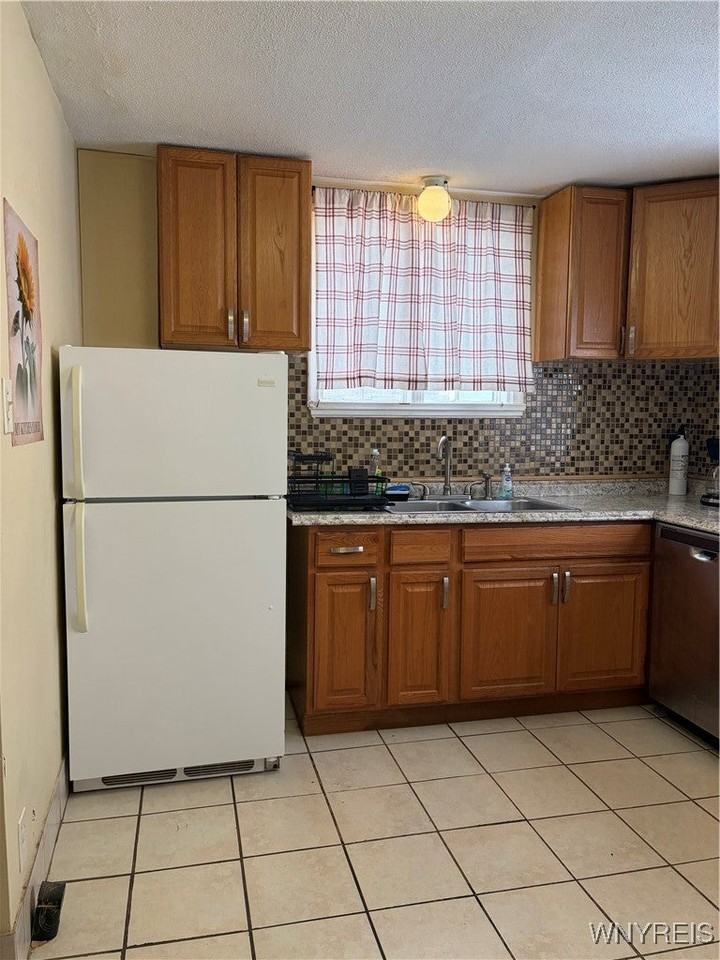 624 16th St - Photo 7 of 11