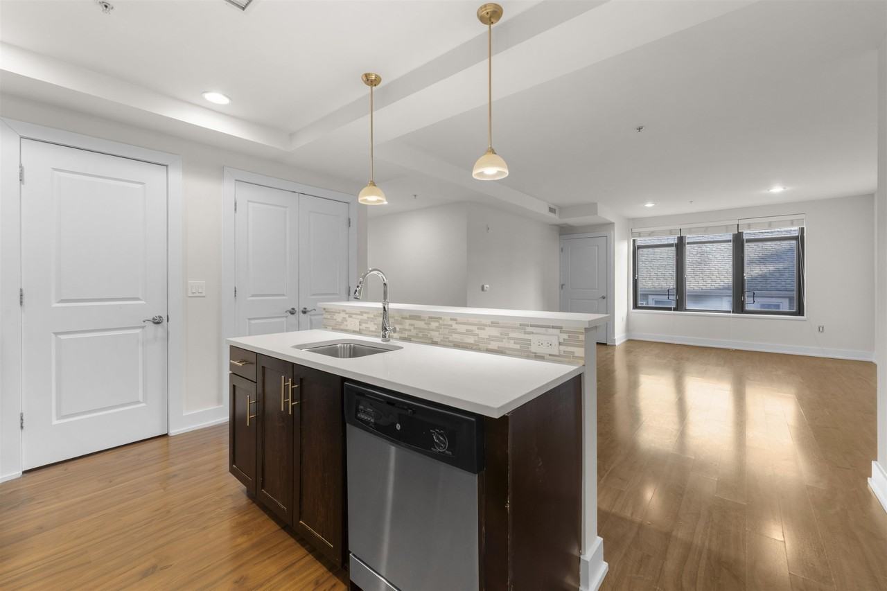 1040 Kennedy Blvd #602 - Photo 2 of 48