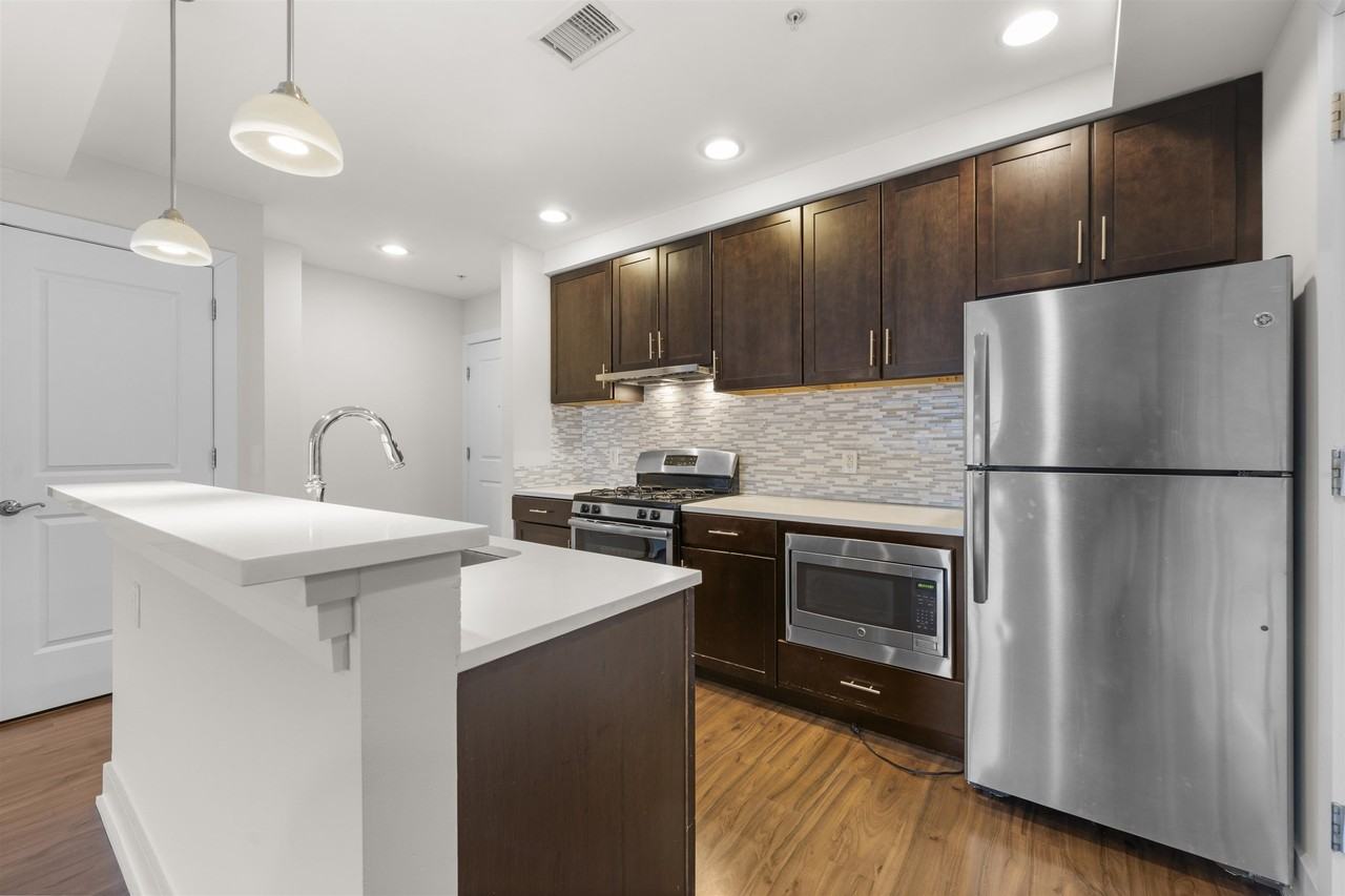 1040 Kennedy Blvd #602 - Photo 5 of 48