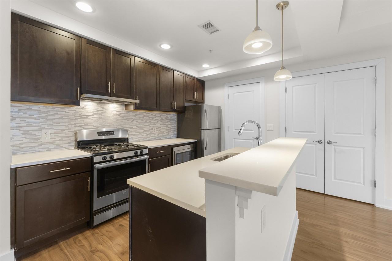 1040 Kennedy Blvd #602 - Photo 6 of 48