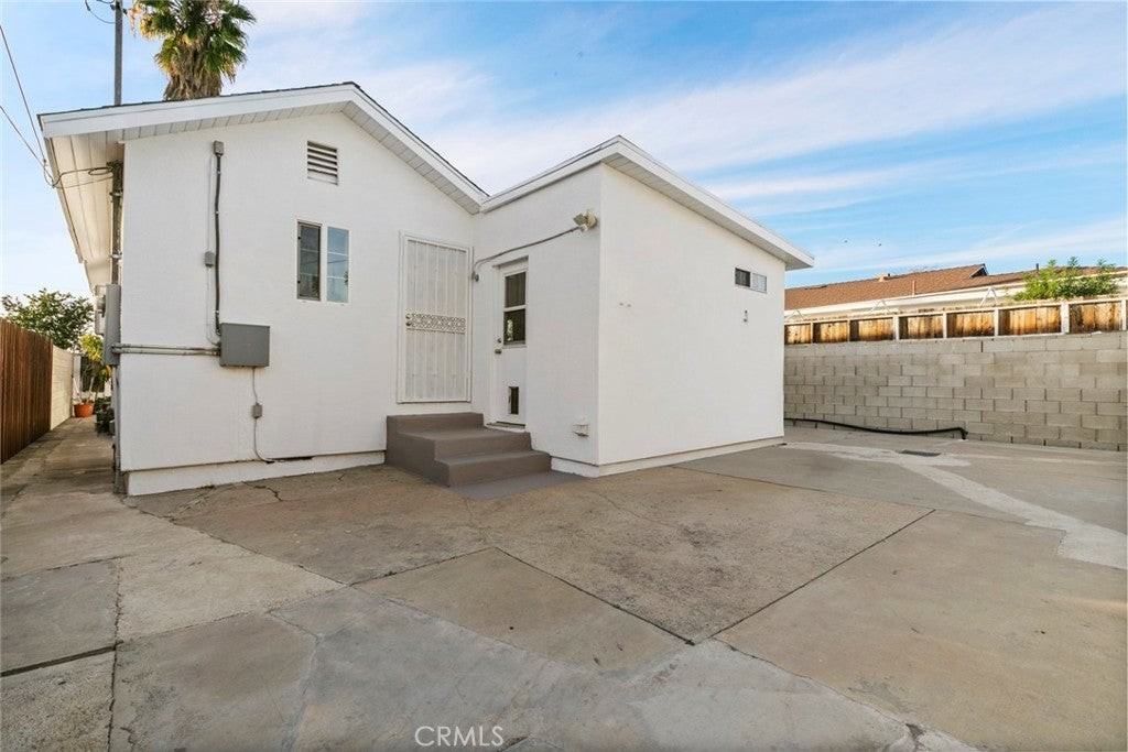 7836 Lemp Ave - Photo 5 of 22