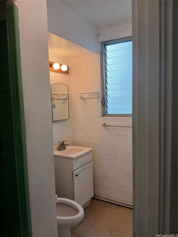 1322 Kinau St Apt 8 #8 - Photo 6 of 13