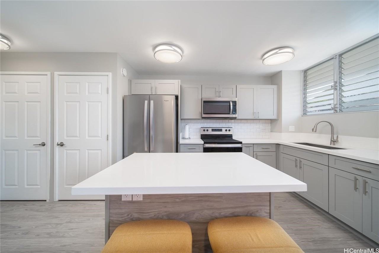 1401 Lusitana St Apt 504 #504 - Photo 5 of 21