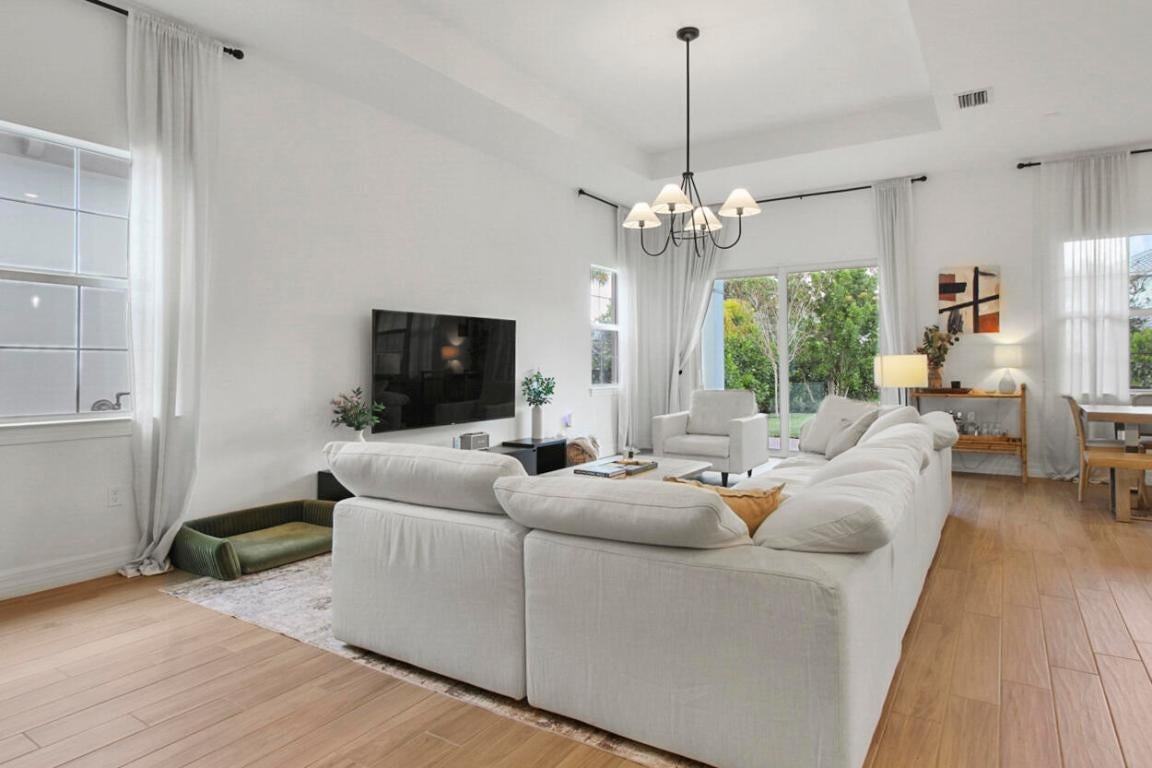 10369 Northbrook Cir - Photo 3 of 46